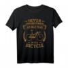 Never Underestimate An Old Man With A Bicycle Fahrrad T-Shirt – Lustiges Vintage Radfahrer-Shirt für Männer und Fahrradliebhaber