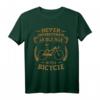 Never Underestimate An Old Man With A Bicycle Fahrrad T-Shirt – Lustiges Vintage Radfahrer-Shirt für Männer und Fahrradliebhaber