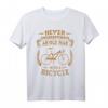Never Underestimate An Old Man With A Bicycle Fahrrad T-Shirt – Lustiges Vintage Radfahrer-Shirt für Männer und Fahrradliebhaber