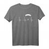 Fallschirmspringen Herzschlag T-Shirt - Perfektes Geschenk für Extremsportler, Skydiver & Fluglehrer mit EKG Puls Design