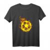 Feuer Fußball Ball Flammende Fußballspieler T-Shirt - Perfekt für Fans, Spieler & Trainer, um die Leidenschaft auf dem Platz zu zeigen