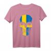 Schweden-Flagge, Fußball-Schädel T-Shirt – Klassisch geschnitten, ideal für Fußballfans & schwedische Nationalität