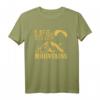Gleitschirm fliegen über den Bergen - Sportliches T-Shirt für Paragleiter & Abenteuerfans, perfekte Geschenkidee für Männer, Väter & Brüder