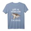 Das Leben ist besser mit fliegenden Eichhörnchen T-Shirt – Lustiges Tiermotiv für Tierliebhaber, Naturfreunde & humorvolle Kleidung