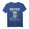 Herren Never Underestimate Old Guy Disc Golf T-Shirt – Lustiges Geschenk für Disc Golf Fans, Geburtstags- & Feiertagsgeschenk für Männer & Frauen