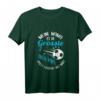 Kinder Fußball T-Shirt - Mama ist die Größte, Papa spielt Fußball mit mir | Perfektes Geschenk zum Kindergeburtstag & für das erste Fußball-Outfit