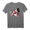 HapMonkey Mickey Mouse Denmark Soccer Uniform Portrait T-Shirt – Offizielles Disney Merchandise für Disney- und Fußballfans