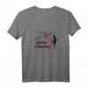 Echte Mädchen spielen Fußball - Geschenkidee für junge Fußballerinnen, stolze Fußballerin T-Shirt für Turnier, Sportplatz & Verein