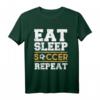 Eat Sleep Soccer Repeat - Fußball T-Shirt für Fans, Kicker und Trainer als Geschenk zum Geburtstag oder Weihnachten