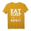 Eat Sleep Soccer Repeat - Fußball T-Shirt für Fans, Kicker und Trainer als Geschenk zum Geburtstag oder Weihnachten