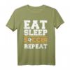 Eat Sleep Soccer Repeat - Fußball T-Shirt für Fans, Kicker und Trainer als Geschenk zum Geburtstag oder Weihnachten