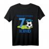 Kinder Fußball T-Shirt zum 7. Geburtstag für Jungen – Fußball-Motiv, Zahl Sieben & ideales Geschenk für kleine Fußballfans