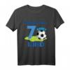 Kinder Fußball T-Shirt zum 7. Geburtstag für Jungen – Fußball-Motiv, Zahl Sieben & ideales Geschenk für kleine Fußballfans