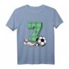 Kinder 7. Geburtstag Fussball T-Shirt – Perfektes Geschenk für kleine Fußballer, Jungen und Mädchen, mit Fußball, Schuhen und Zahl 7