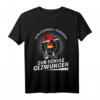 Einschulung Jungen - Zum Fußball geboren zur Schule gezwungen T-Shirt in Schwarz-Rot-Gold für den ersten Schultag & Fußballfans