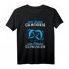 Lustiges Gamer T-Shirt - Zum Zocken geboren zum Arbeiten gezwungen mit Gaming Controller Motiv für Männer und Frauen
