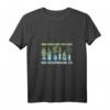 Nur noch eine Pflanze T-Shirt mit V-Ausschnitt – Perfekt für Gartenliebhaber, Hobbygärtner & Landschaftsbauer als Geschenk zu Weihnachten oder Geburtstag