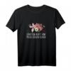 Damen Garten Ruft An Gießen Gehen T-Shirt - Lustiges Gartenmotiv für Frauen mit Spruch, perfekt für Hobbygärtnerinnen und Landschaftsgärtnerinnen