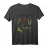 Herbology the art of herbs T-Shirt mit Thymian, Rosmarin, Basilikum & Kamille – Klassisch geschnitten, doppelt genähter Saum für Natur- und Kräuterliebhaber