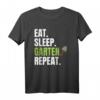 Eat Sleep Garden Repeat T-Shirt – Perfekt für Hobbygärtner, Landschaftsgärtner & Gartenliebhaber als Geschenk für Pflanzen- und Gemüsefreunde