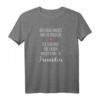 Der Zufall machte uns zu Kollegen Abschiedsgeschenk Spruch T-Shirt - Lustiges Geschenk zur Pension, Geburtstag oder Weihnachten für Kollegen, Freunde und Familie