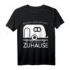 Im Hotel Sind Wir Gast Hier Sind Wir Zuhause Wohnwagen T-Shirt – Lustiges Camping-Motiv für Camper, Naturfreunde & Campingfans als Geschenk