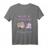 Kinder Little Camping Queen T-Shirt mit Einhorn, Meerjungfrau & Zauberstab – Magisches Mädchen T-Shirt für Geburtstag, Ostern & Sommerurlaub