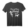 Die mit dem Hund geht Geschenk Frauchen Gassi Gehen Hunde T-Shirt - Lustiges Design für Hundeliebhaber, Züchter & Hundehalter