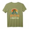 Lustiges Mykologie T-Shirt »The Mushrooms Are Calling And I Must Go« – Perfektes Geschenk für Pilzjäger, Naturerkunder & Pilzliebhaber