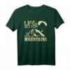 Gleitschirmfliegen über den Berg T-Shirt - Sportliches Design für Abenteurer, Männer, Väter & Brüder, ideales Geschenk zu Geburtstag & Weihnachten