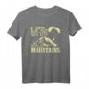 Gleitschirmfliegen über den Berg T-Shirt - Sportliches Design für Abenteurer, Männer, Väter & Brüder, ideales Geschenk zu Geburtstag & Weihnachten