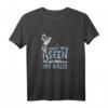 Golfspieler T-Shirt mit Golfplatz & Golfschlägen – Perfektes Geschenk für Golfer, Golfsport-Fans & Golfbegeisterte zu Weihnachten & Geburtstag