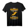 Handball vs. Fußball! - Echtes Handball T-Shirt mit Spruch für Fans und Spieler - Das perfekte Teamsport-Geschenk