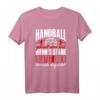Handball T-Shirt mit Spruch: Geheult wird erst wenns blutet oder wegsteht – Lustiges Fan- und Mannschafts-Shirt für echte Handballer