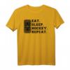 Eat. Sleep. Hockey. Wiederholung T-Shirt – Klassisch geschnitten, lustiges Eishockey Motiv für Fans und Spieler