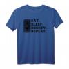 Eat. Sleep. Hockey. Wiederholung T-Shirt – Klassisch geschnitten, lustiges Eishockey Motiv für Fans und Spieler