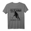 Eishockey Goalie Hockey Team Geschenk T-Shirt - Klassisch geschnitten, doppelt genähter Saum, perfekt für Fans und Teammitglieder