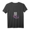Damen Hula Hoop Sport Outfit mit Keep Calm and Hula Hoop Spruch – Fitness T-Shirt mit V-Ausschnitt für Workout, Abnehmen & Geschenkideen