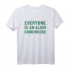 Jeder ist irgendwo ein Alien Bekleidung T-Shirt – Lustiges Alien-Humor Design als Geschenk für Alienliebhaber & Freunde