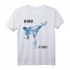 MMA Fan T-Shirt mit Spruch 'Be Water My Friend' und Kickfigur – Perfektes Geschenk für Kampfsportfans zum HapMonkey