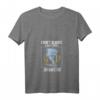 Damen I Don't Chase Storms Sturmjäger T-Shirt mit V-Ausschnitt – Perfekt für Meteorologen, Tornado- und Gewitterliebhaber