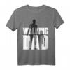 Herren the walking dad T-Shirt – Lustiges Papa Geschenk für werdende Väter, Vatertag & Geburtstag mit Spruch