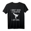 Funny Karate T-Shirt - I Don't Need A Weapon I Am One für Kampfsport-Fans, Trainer & Schüler - Perfektes Geschenk für Turniere, Weihnachten & Geburtstag