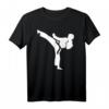 Karate Karateka T-Shirt – Stark kickender Kampfsport Kämpfer für Martial Arts Fans & Karate Trainer