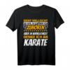 Karate Geschenke Sport lustiger Spruch - Klassisch geschnittenes T-Shirt für Karate-Fans und Kampfsportler