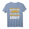 Karate Geschenke Sport lustiger Spruch - Klassisch geschnittenes T-Shirt für Karate-Fans und Kampfsportler