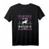 Dein Hufschlag ist mein Herzschlag - Pferde Mädchen & Frauen T-Shirt mit Reiterin & Pony Illustration, perfektes Geschenk für Pferdeliebhaberinnen und Reitsportfans