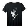 Kitesurfer T-Shirt – Wassersportliches Design mit Wakeboard oder Kiteboard auf dem Ozean, klassisch geschnitten