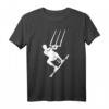 Kitesurfer T-Shirt – Wassersportliches Design mit Wakeboard oder Kiteboard auf dem Ozean, klassisch geschnitten