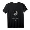 Wing Chun Kung Fu Fist und Yin Yang T-Shirt – Klassisch geschnitten, perfekt für Kampfsportfans und Yin Yang Anhänger